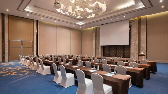 Banglumpoo Meeting Room - Classroom with Screen Setup