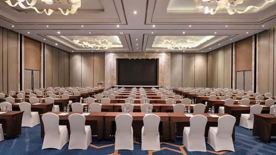 Grand Ballroom - Round Table Banquet Setting with LED Screen