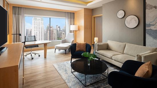 Living Room in Club One Bedroom Corner Suite