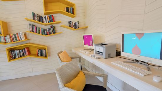 Voyager Lounge