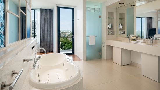 Bathroom in Club Executive Ocean
